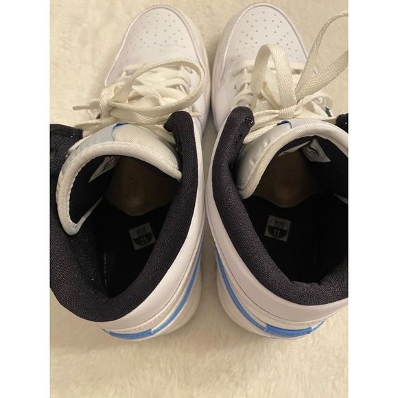 Air Jordan 1 Mid main image 8